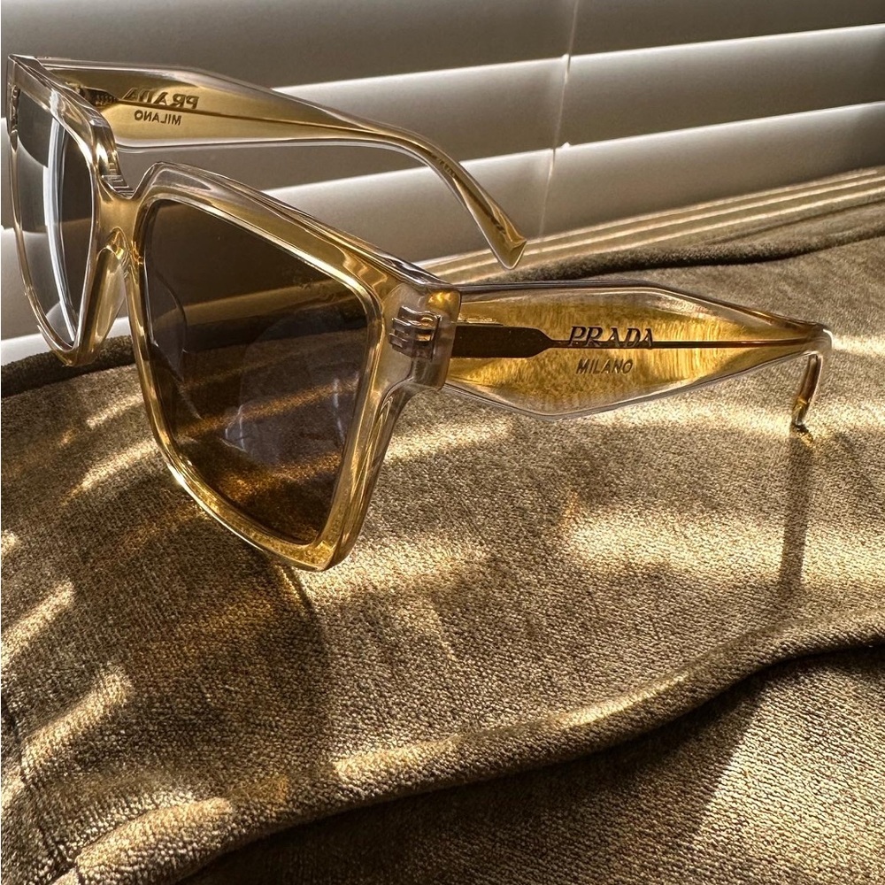 Prada sunglasses - Picture 9 of 10